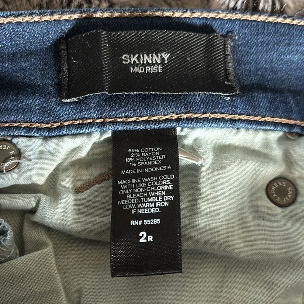 Express Mid Rise Jeans - Picture 4 of 4